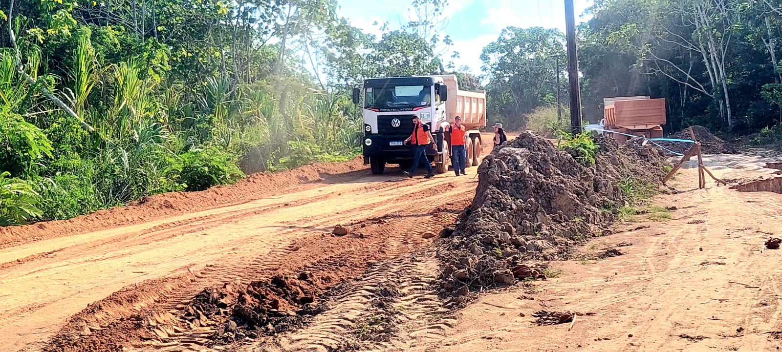 Seinfra está reabrindo e alargando o trecho afetado da estrada em outro local 